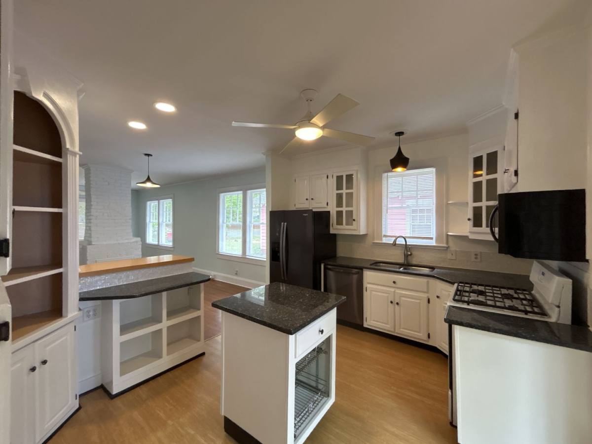 Apartment for rent at 215 S Summit Ave, Charlotte, NC 28208