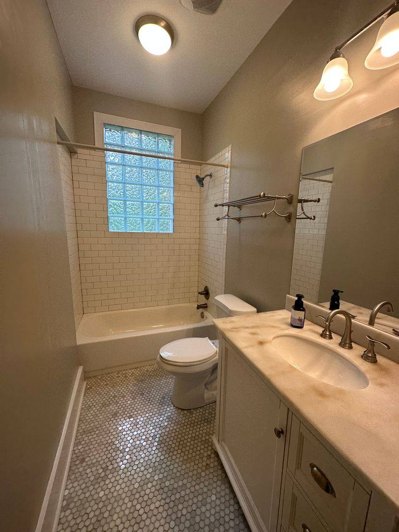 Apartment for rent at 2121 Winona Ave, Montgomery, AL 36107