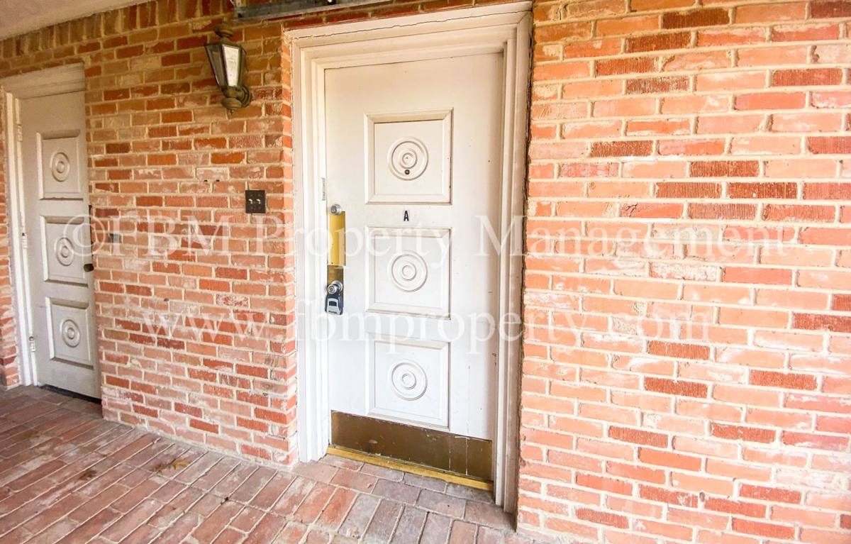 Apartment for rent at 2200 Country Club Rd, Ennis, TX 75119