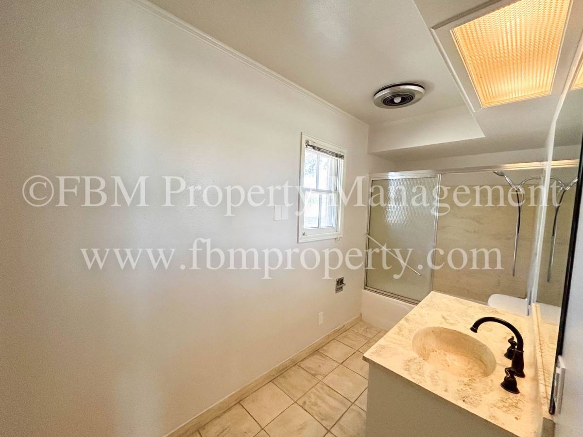 Apartment for rent at 2200 Country Club Rd, Ennis, TX 75119