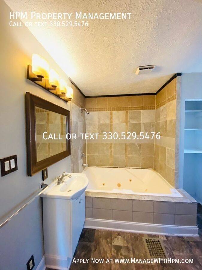 House for rent at 1421 Piper Court NW, Canton, OH 44703