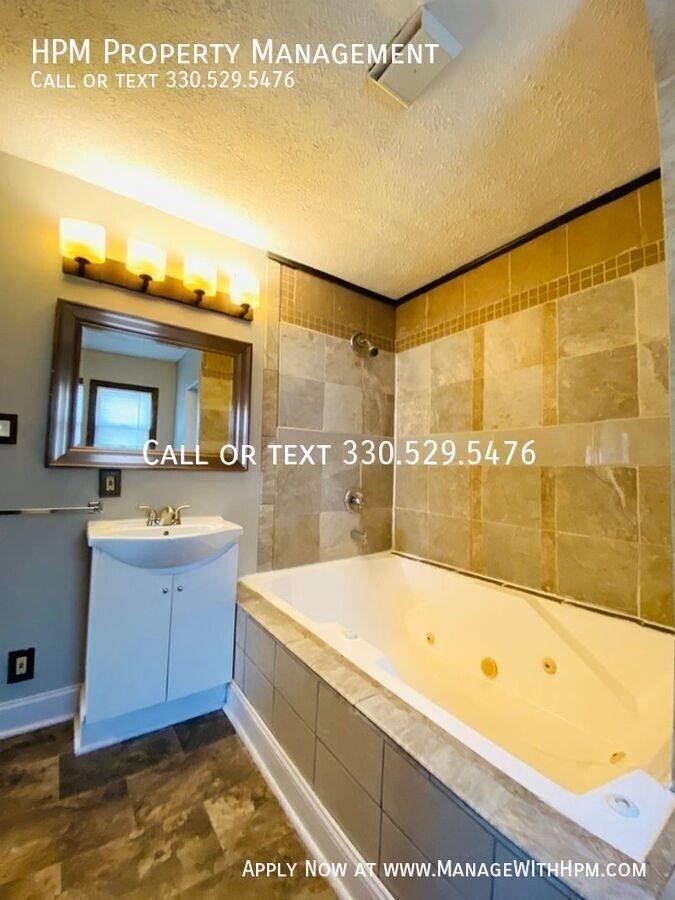 House for rent at 1421 Piper Court NW, Canton, OH 44703