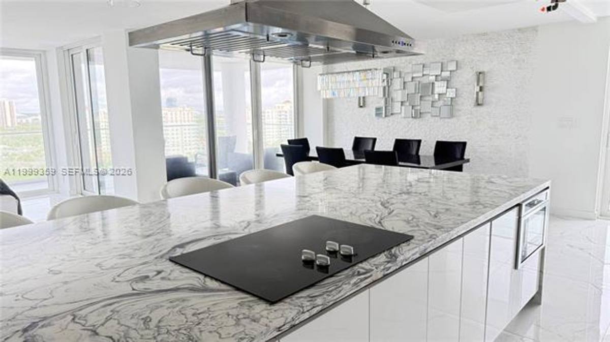 Apartment for rent at 19707 Turnberry Way, Miami, FL 33180