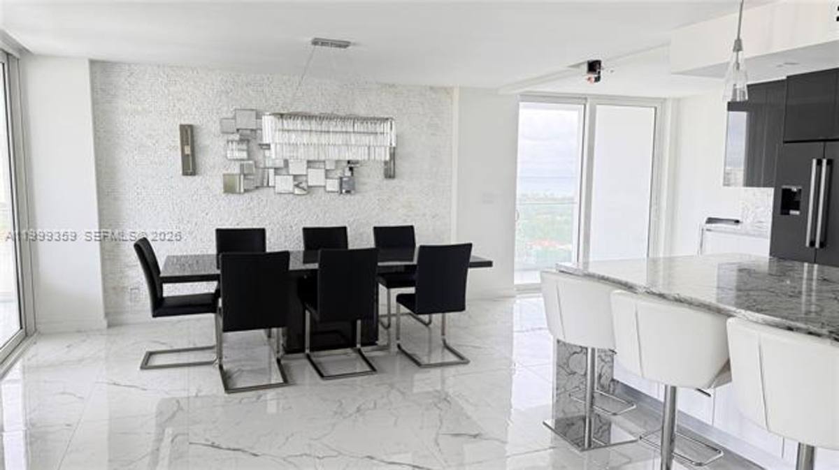 Apartment for rent at 19707 Turnberry Way, Miami, FL 33180