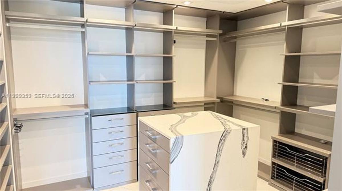 Apartment for rent at 19707 Turnberry Way, Miami, FL 33180