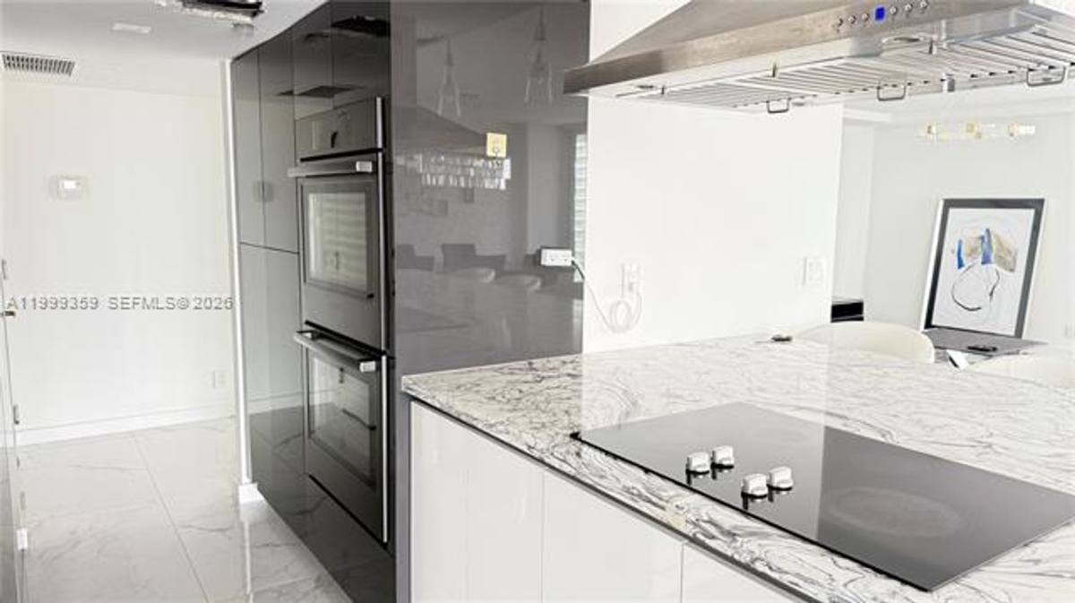 Apartment for rent at 19707 Turnberry Way, Miami, FL 33180