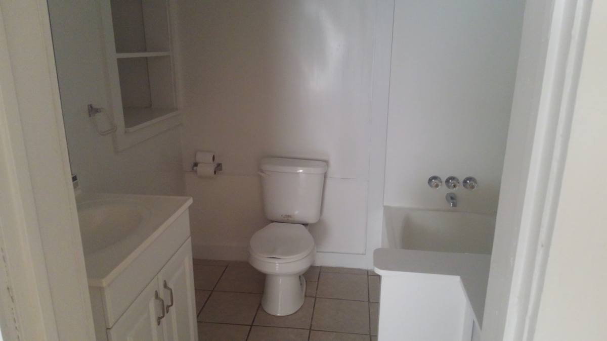 Apartment for rent at 209 W 4th St, Deridder, LA 70634