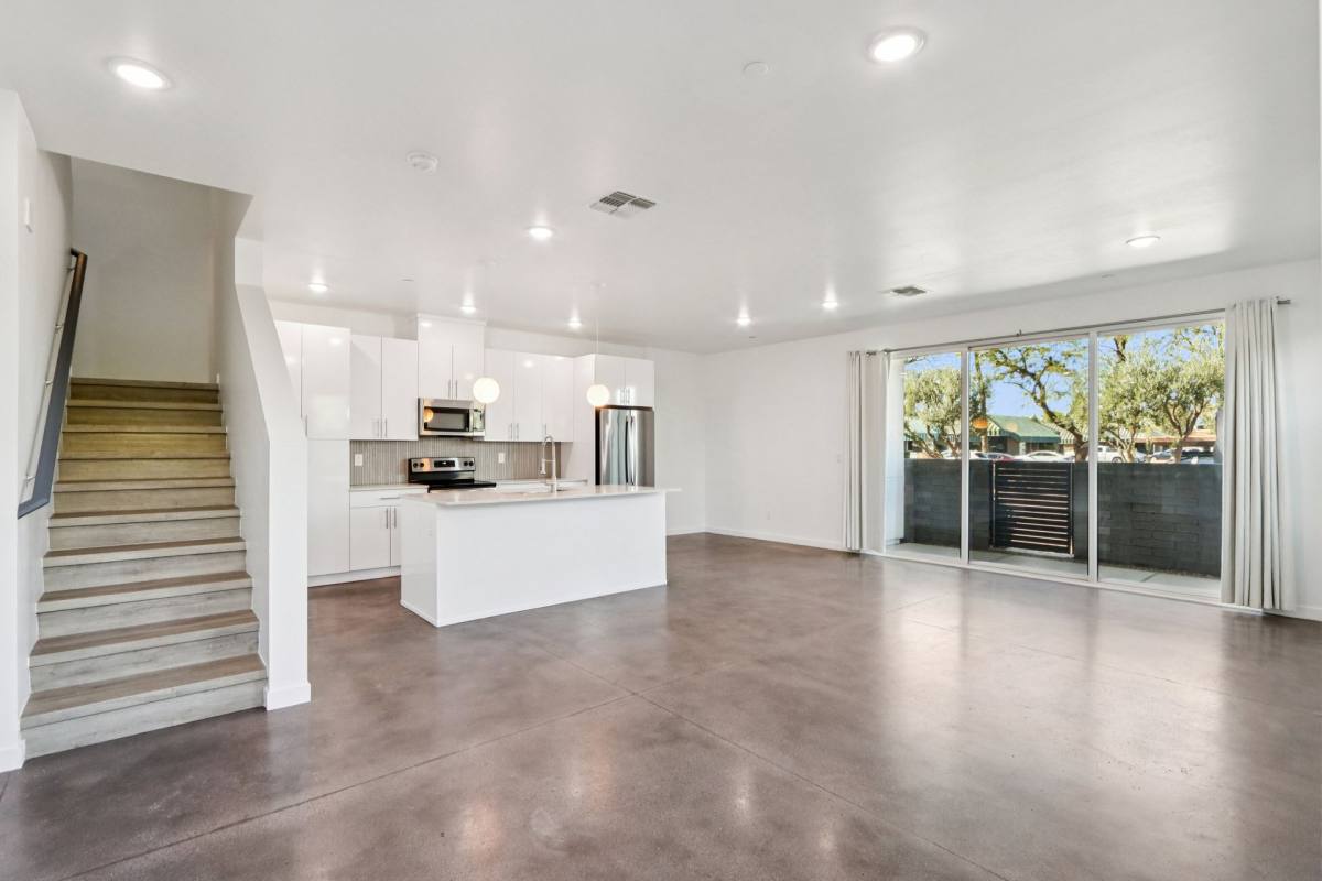 Townhouse for rent at 225 N Pleasant Dr, Chandler, AZ 85225