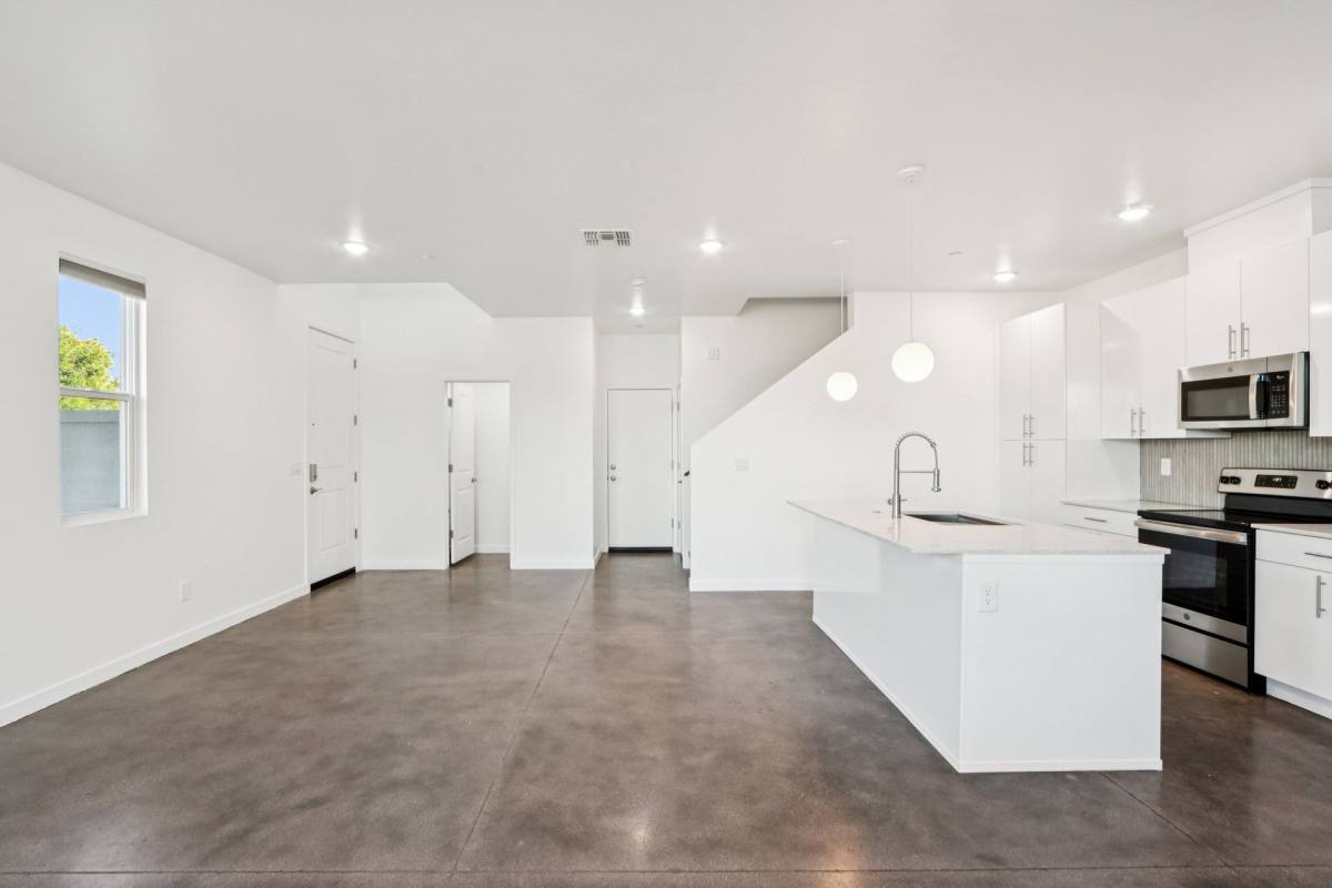 Townhouse for rent at 225 N Pleasant Dr, Chandler, AZ 85225