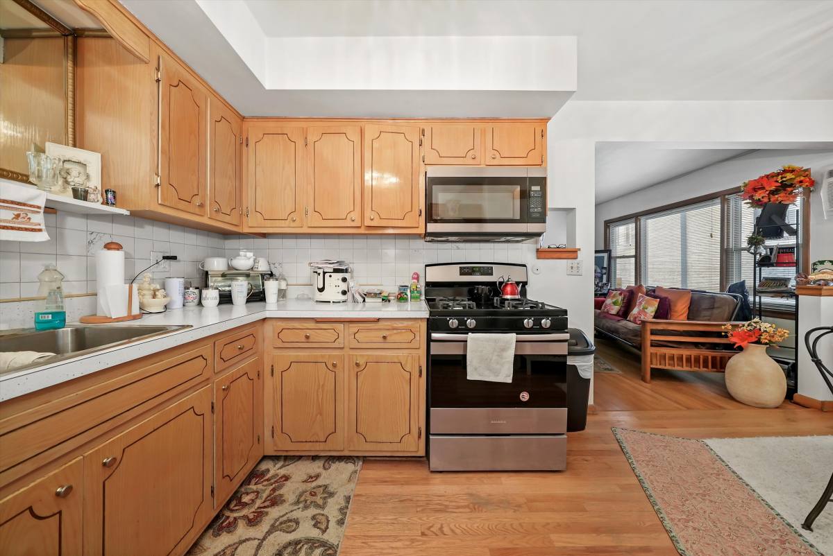 Apartment for rent at 425 S Kenilworth #2NE, Oak Park, IL 60302