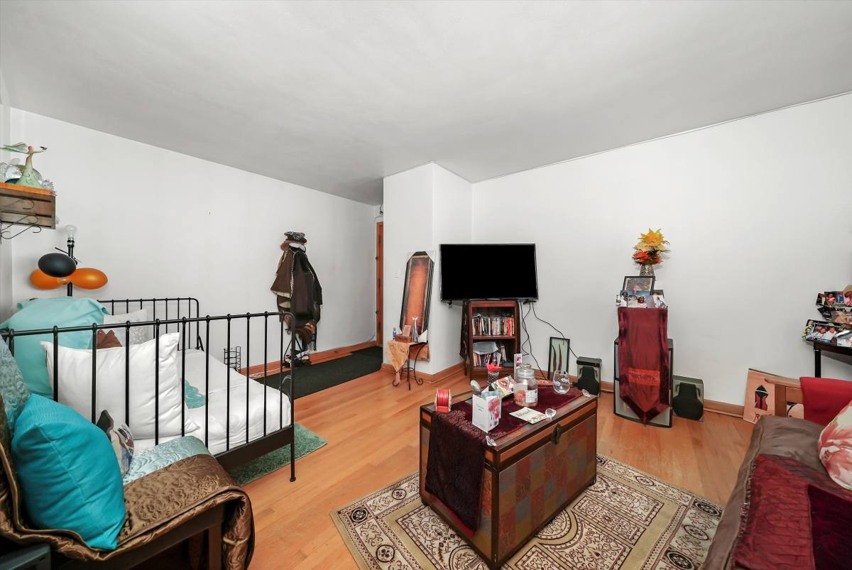 Apartment for rent at 425 S Kenilworth #2NE, Oak Park, IL 60302