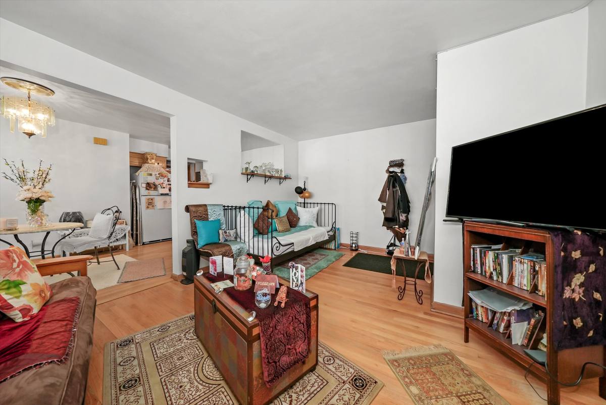 Apartment for rent at 425 S Kenilworth #2NE, Oak Park, IL 60302