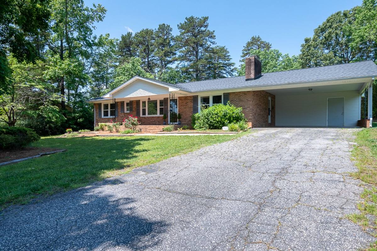 House for rent at 320 Broken Saddle Lane, Kernersville, NC 27284