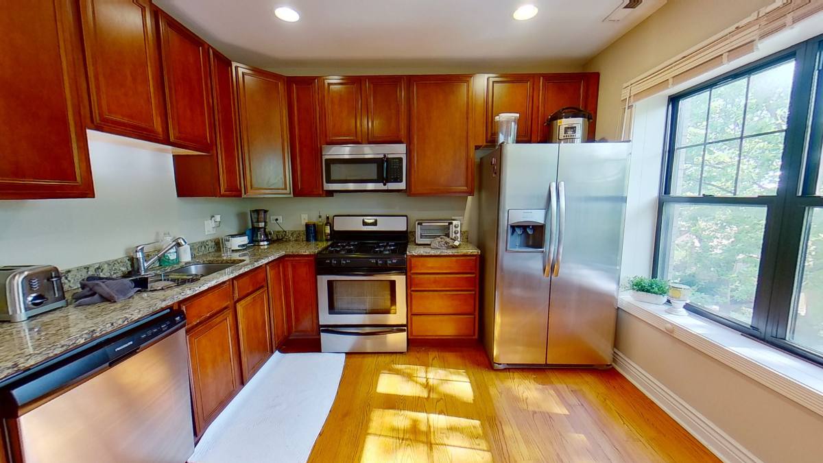 Apartment for rent at 6300 N Rockwell St #A2, Chicago, IL 60659