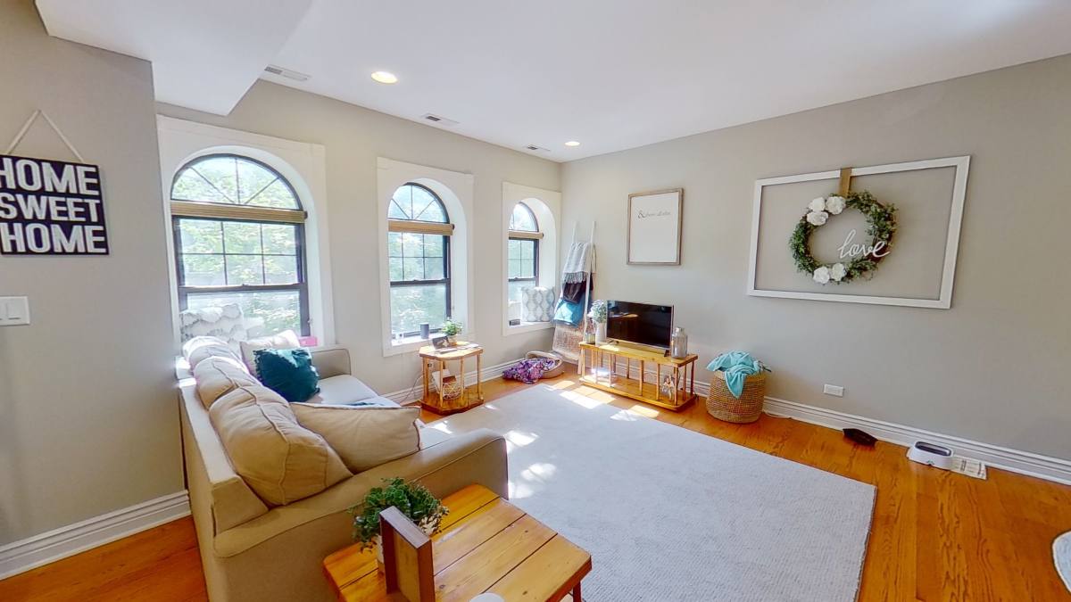 Apartment for rent at 6300 N Rockwell St #A2, Chicago, IL 60659