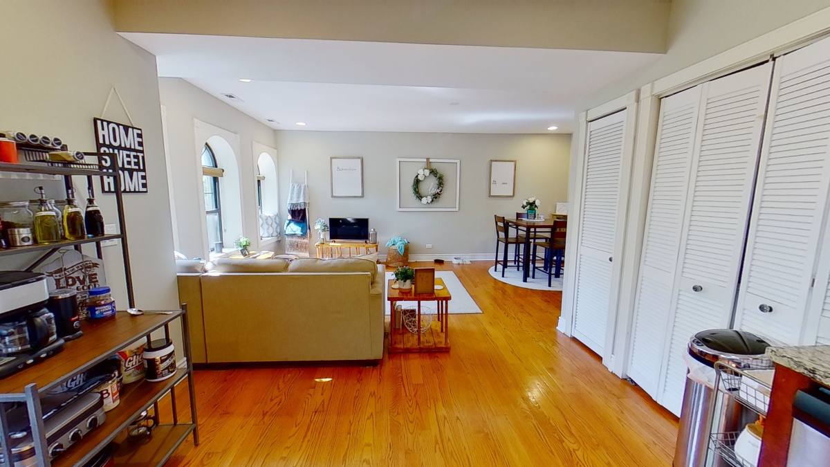 Apartment for rent at 6300 N Rockwell St #A2, Chicago, IL 60659