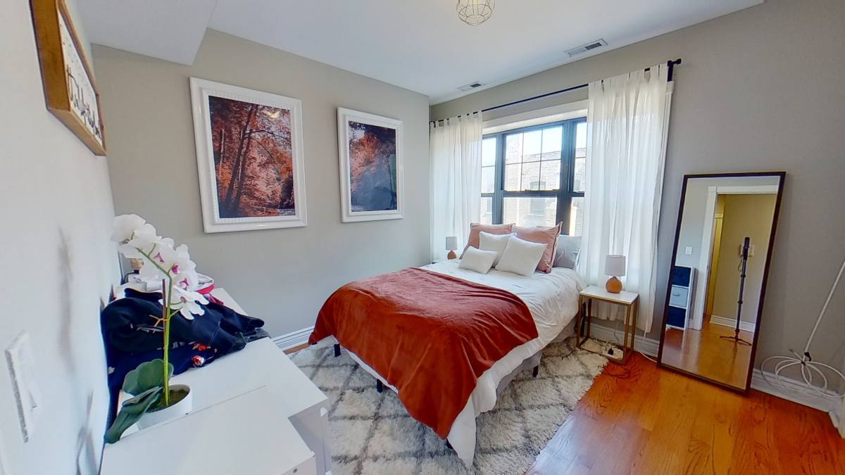 Apartment for rent at 6300 N Rockwell St #A2, Chicago, IL 60659