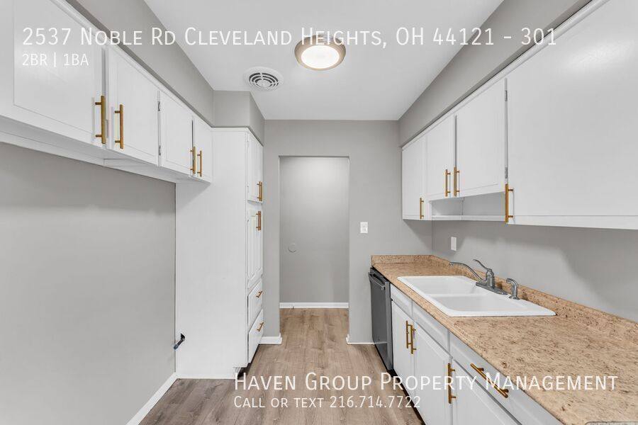 Apartment for rent at 2537 Noble Rd Cleveland Heights #301, Cleveland, OH 44121