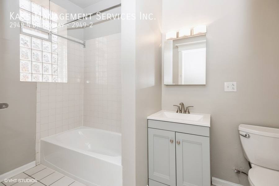Apartment for rent at 2949 N Broadway #2, Chicago, IL 60657