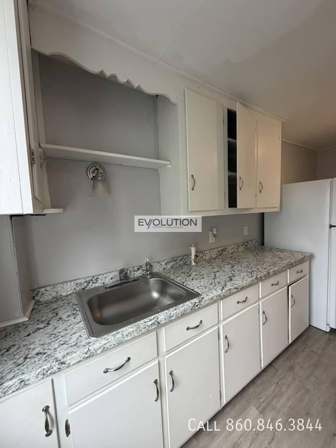 Apartment for rent at 46 Maple St #1, Plainville, CT 06062