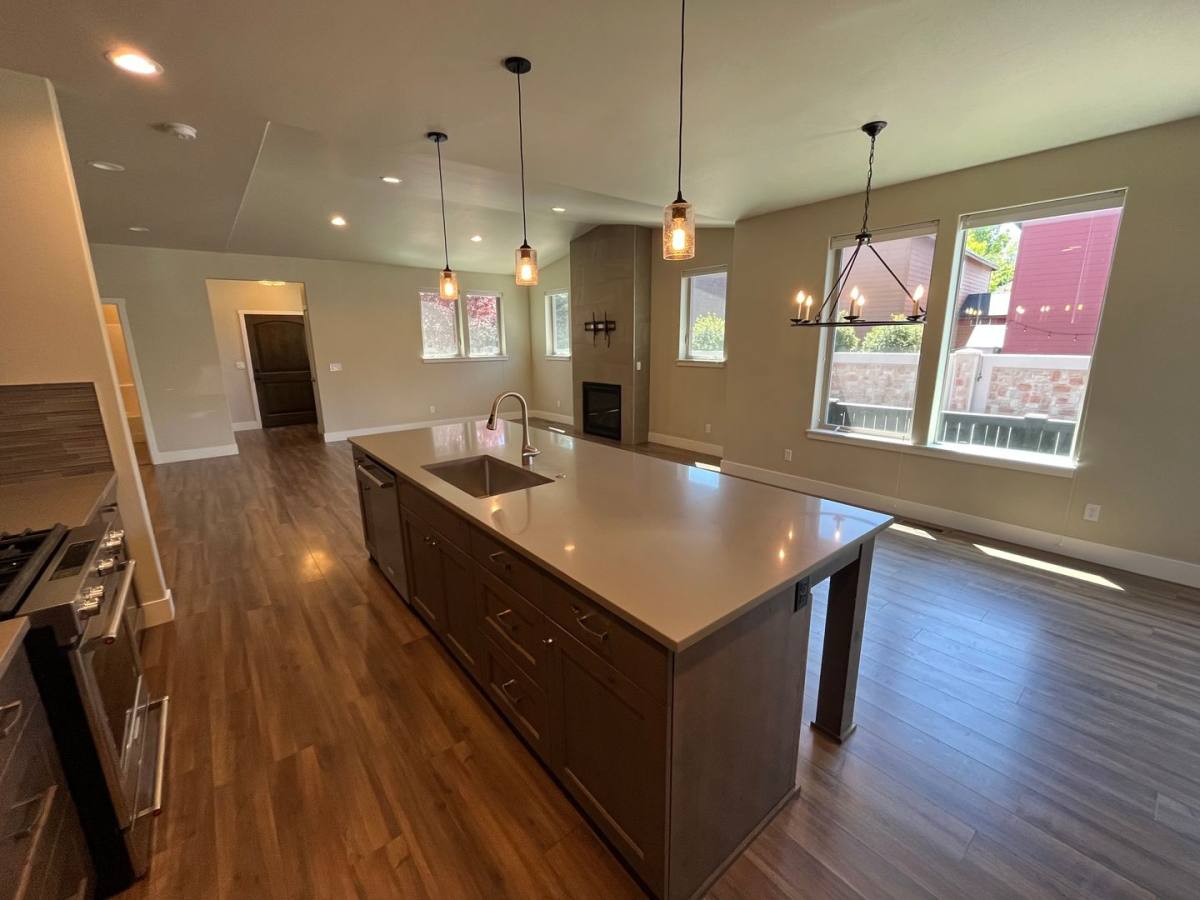 House for rent at 63136 NW Via Cambria, Bend, OR 97703