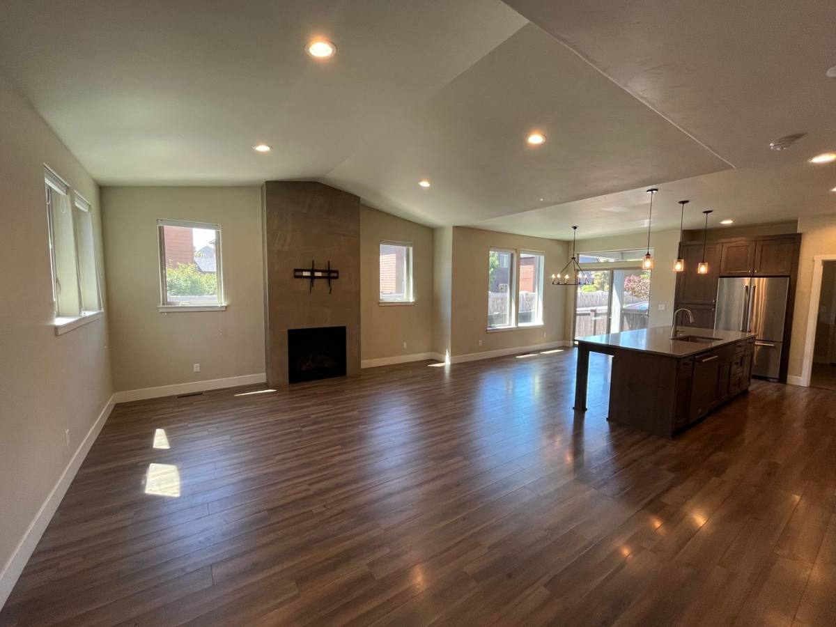 House for rent at 63136 NW Via Cambria, Bend, OR 97703