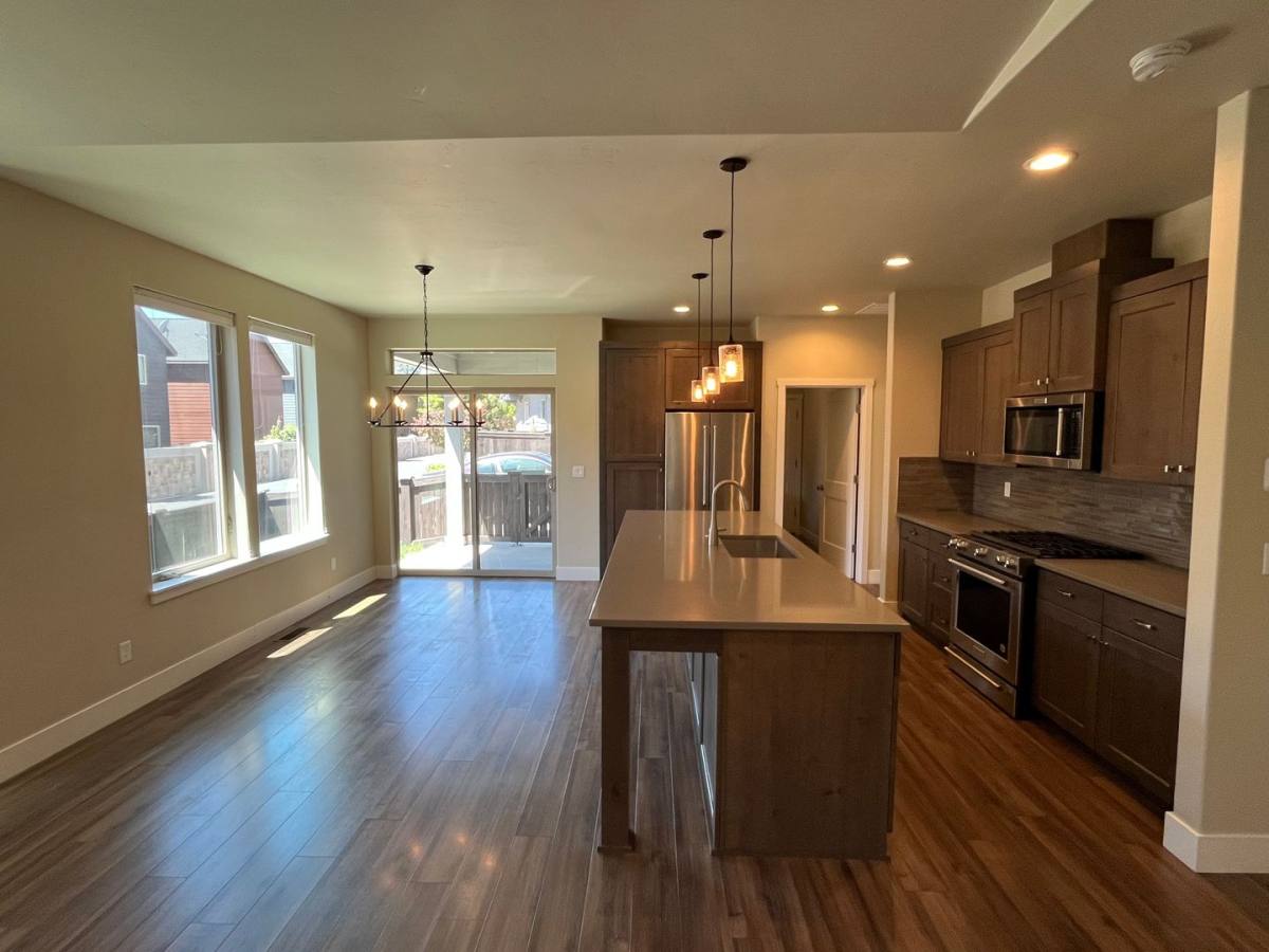 House for rent at 63136 NW Via Cambria, Bend, OR 97703