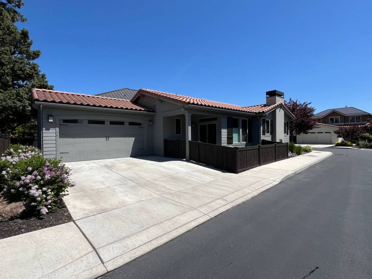 House for rent at 63136 NW Via Cambria, Bend, OR 97703