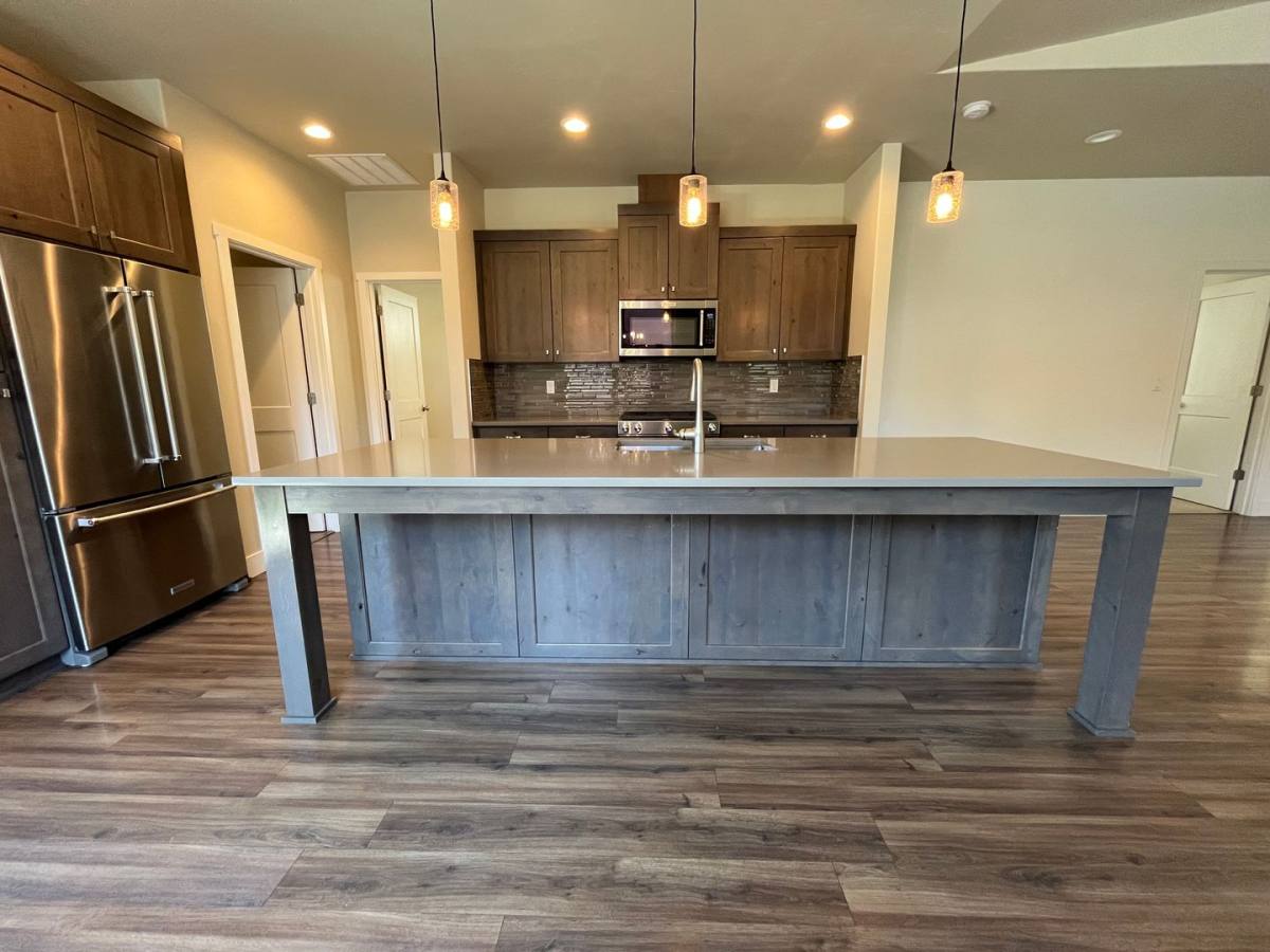House for rent at 63136 NW Via Cambria, Bend, OR 97703