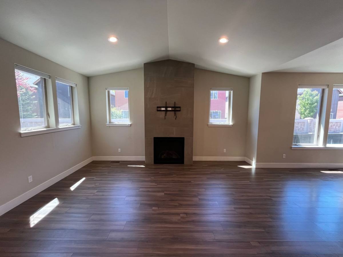 House for rent at 63136 NW Via Cambria, Bend, OR 97703
