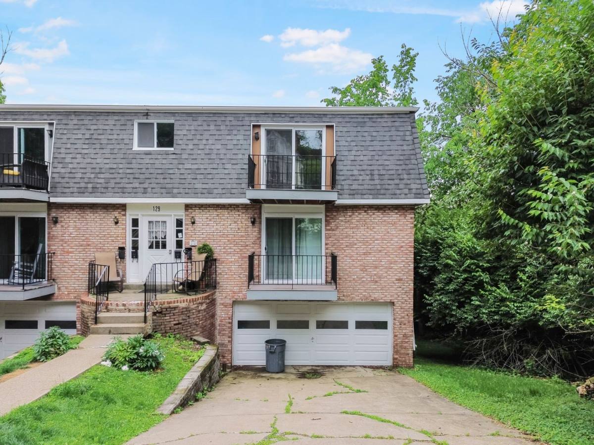Apartment for rent at 129 Fountain St, Pittsburgh, PA 15205