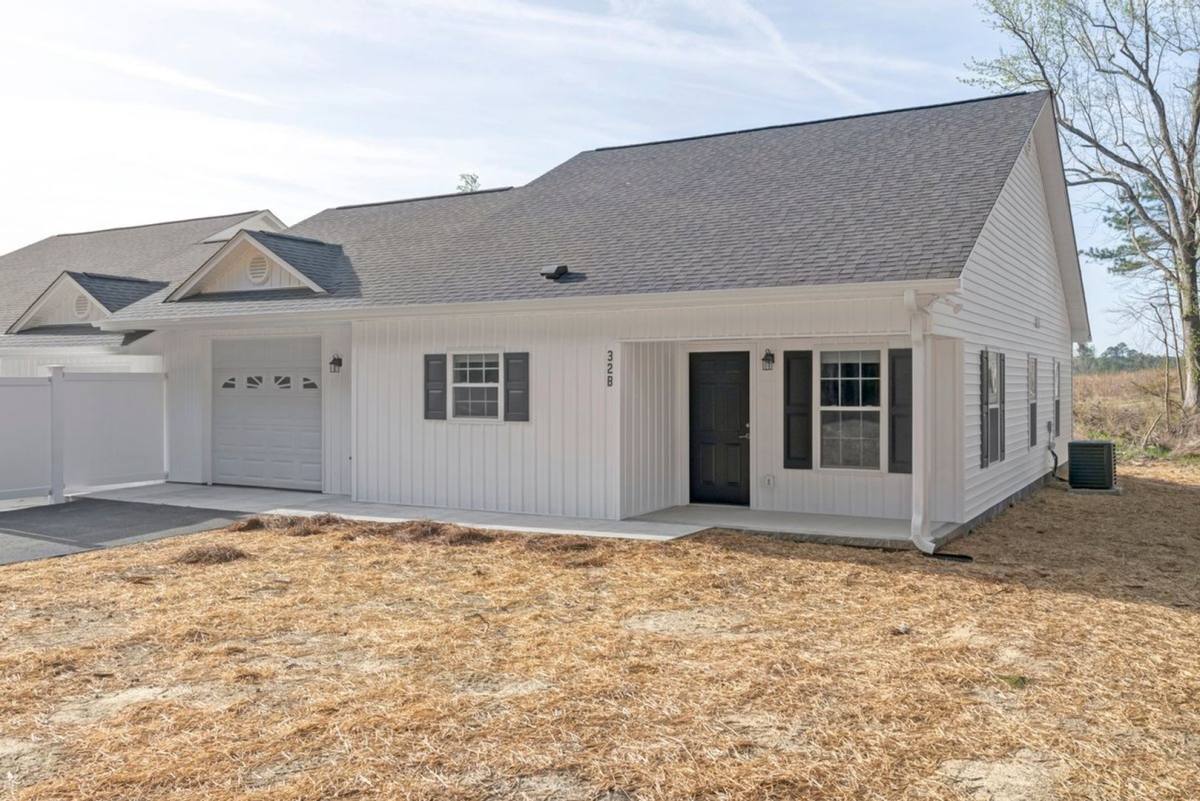 Townhouse for rent at 32 W Third Ave, Alberta, VA 23821