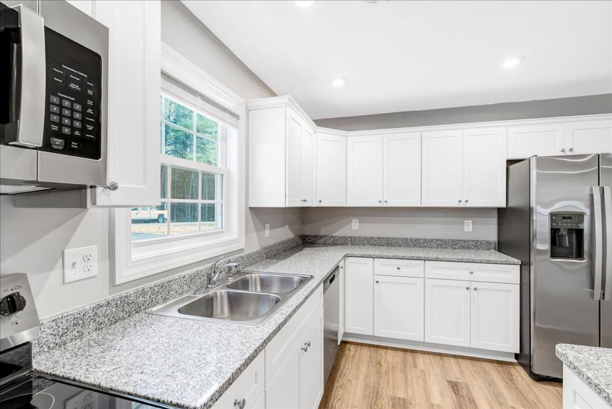 Townhouse for rent at 32 W Third Ave, Alberta, VA 23821