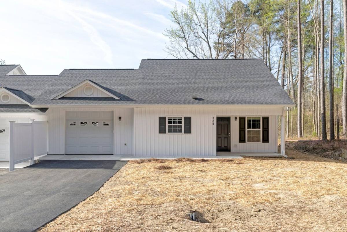 Townhouse for rent at 32 W Third Ave, Alberta, VA 23821