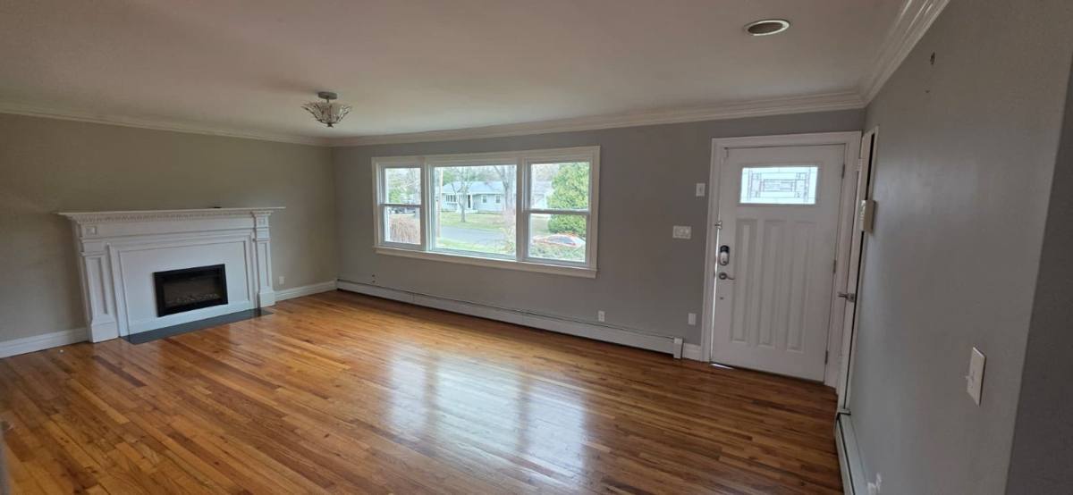 House for rent at 20 Woodmere Dr, Trumbull, CT 06611