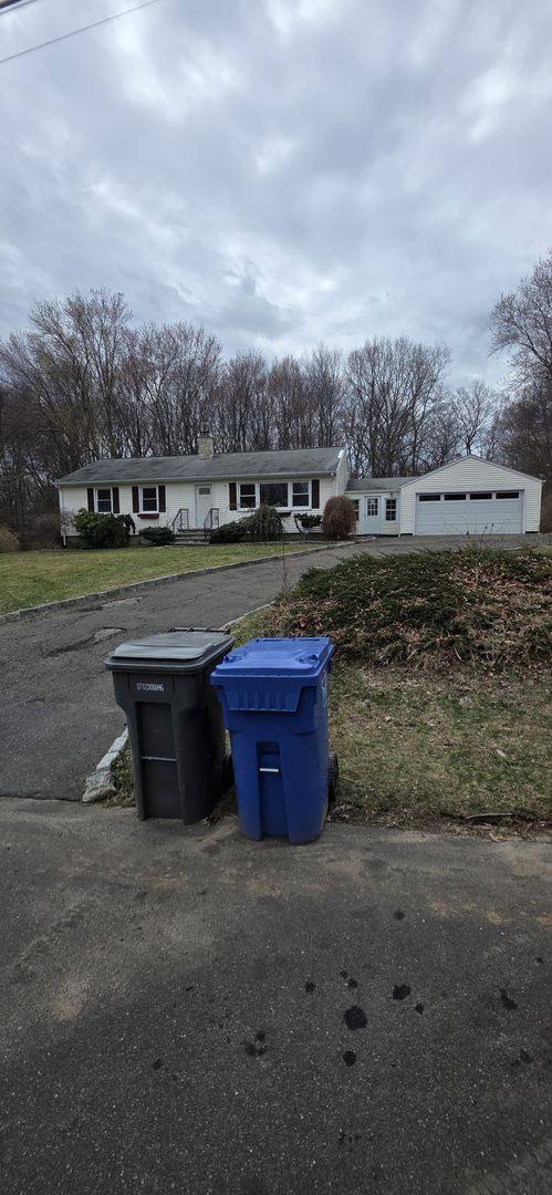 House for rent at 20 Woodmere Dr, Trumbull, CT 06611