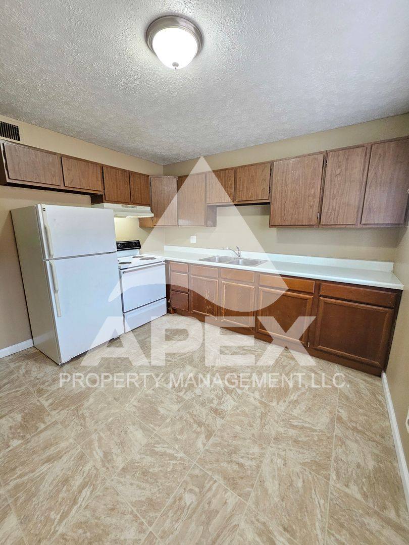 Apartment for rent at 1221 W Parkway Ave, Knoxville, TN 37912