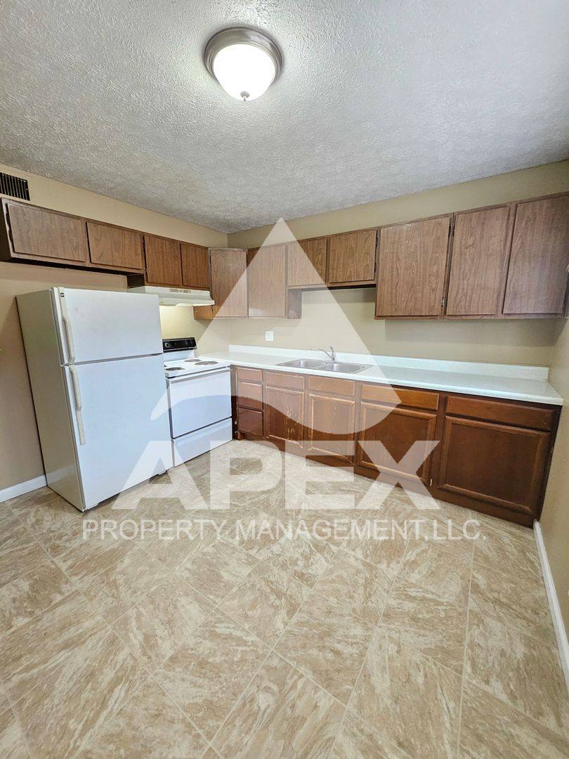 Apartment for rent at 1221 W Parkway Ave, Knoxville, TN 37912