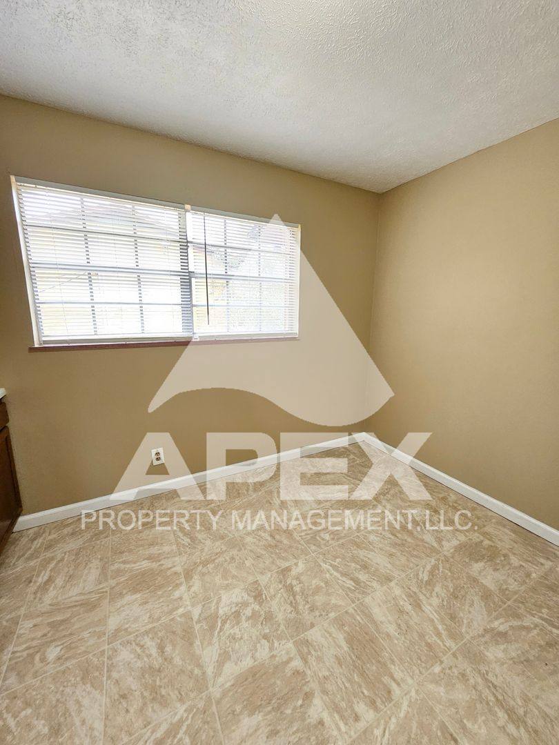 Apartment for rent at 1221 W Parkway Ave, Knoxville, TN 37912