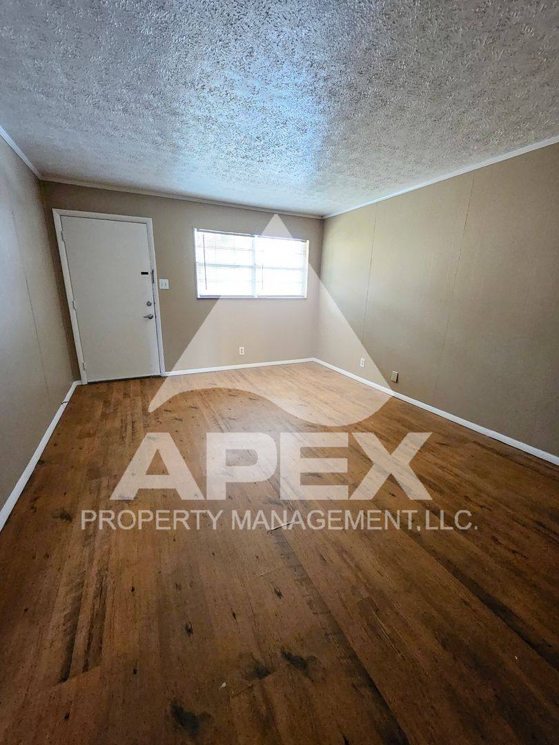 Apartment for rent at 1221 W Parkway Ave, Knoxville, TN 37912