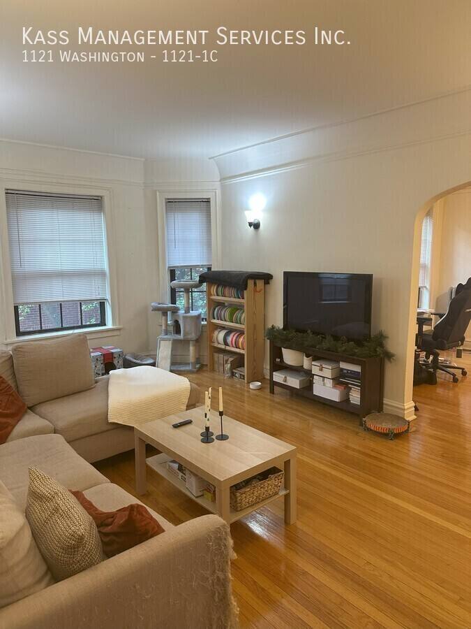Apartment for rent at 1121 Washington #1C, Oak Park, IL 60302