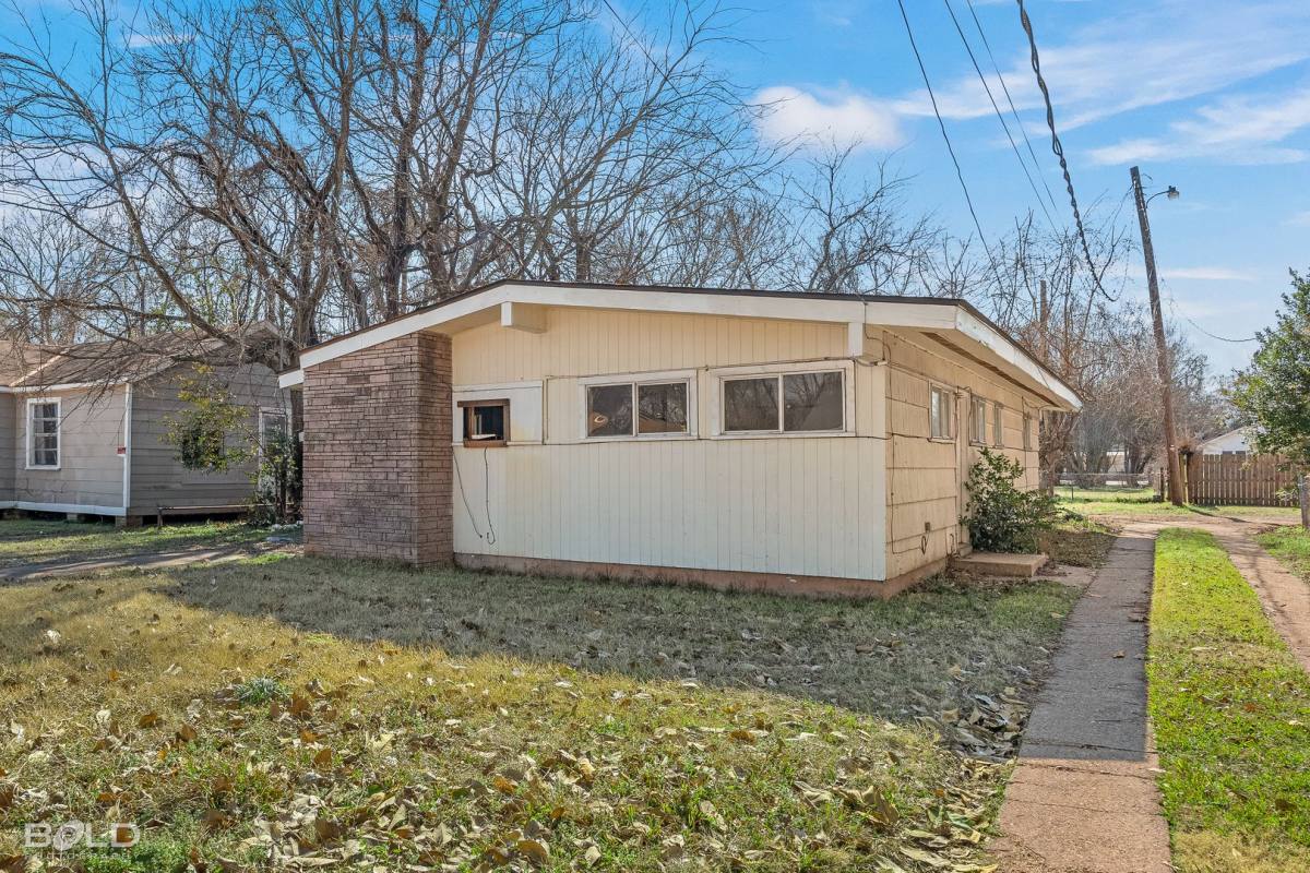 House for rent at 2560 Lamar St, Bossier City, LA 71112