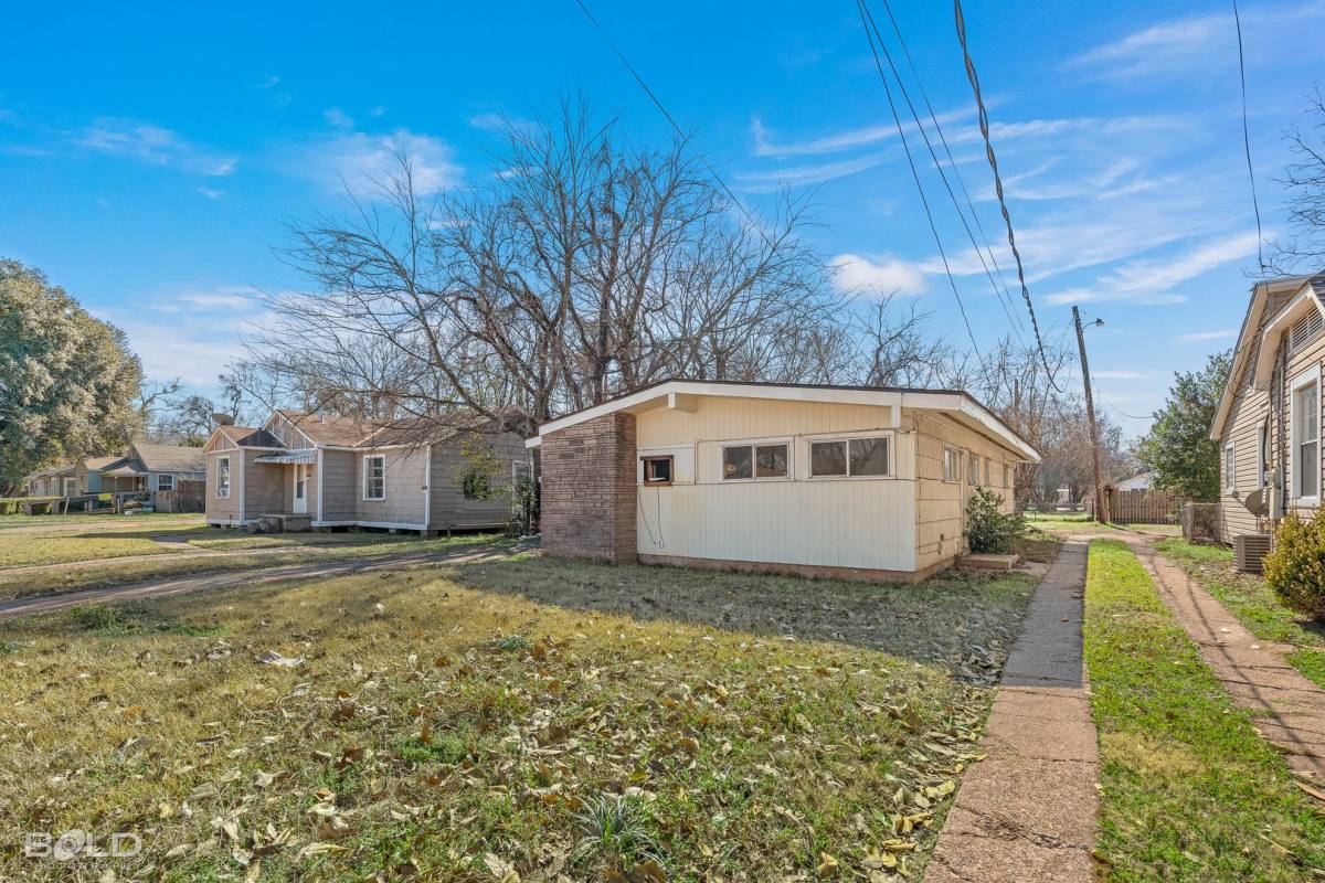 House for rent at 2560 Lamar St, Bossier City, LA 71112