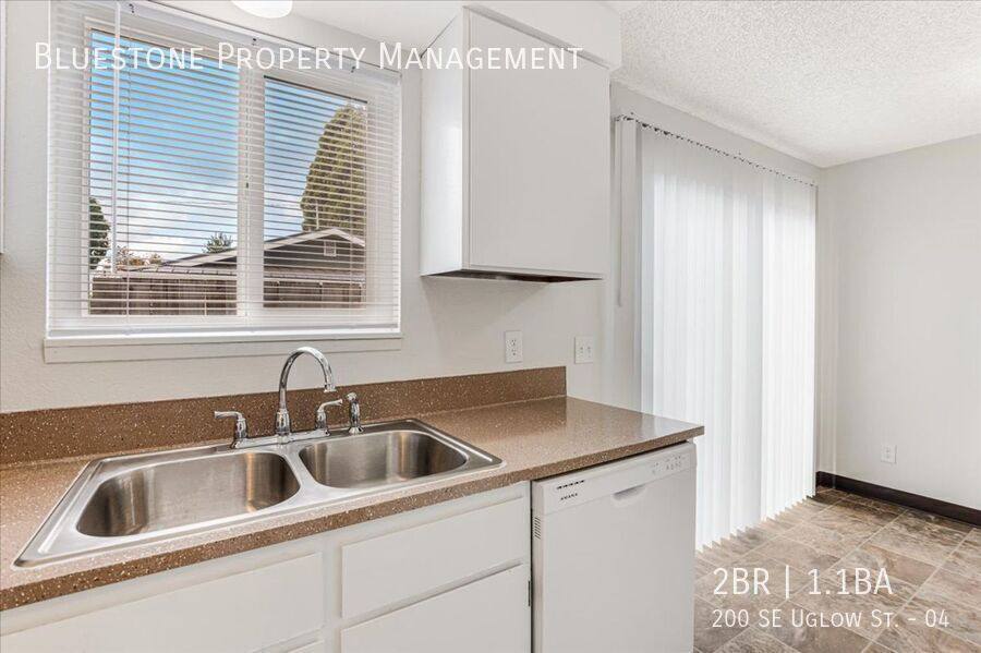Apartment for rent at 200 SE Uglow St #4, Dallas, OR 97338