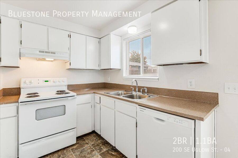 Apartment for rent at 200 SE Uglow St #4, Dallas, OR 97338