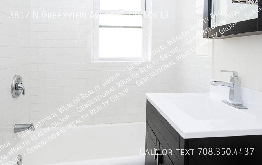 Apartment for rent at 3817 N Greenview Ave #3W, Chicago, IL 60613