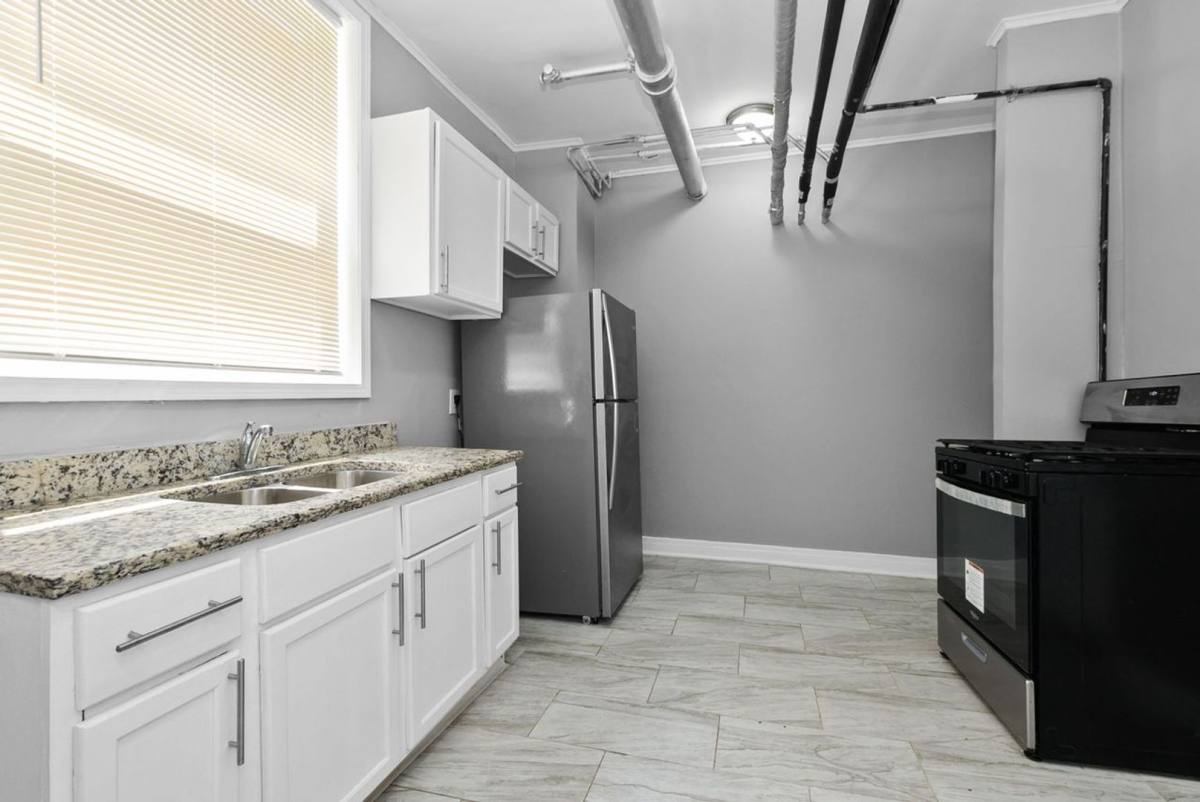 Apartment for rent at 6952 S Clyde Ave, Chicago, IL 60649