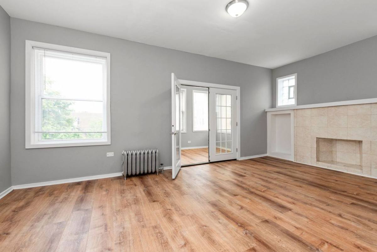 Apartment for rent at 6952 S Clyde Ave, Chicago, IL 60649