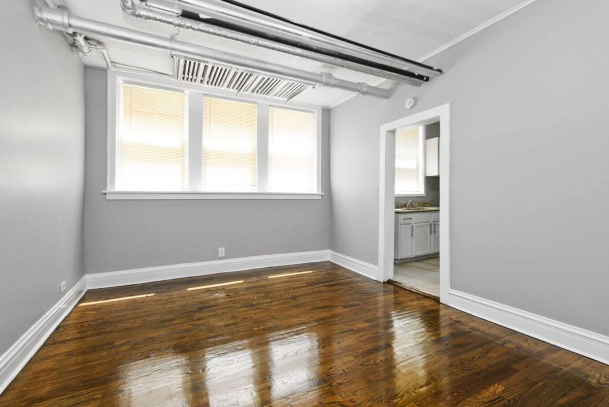 Apartment for rent at 6952 S Clyde Ave, Chicago, IL 60649