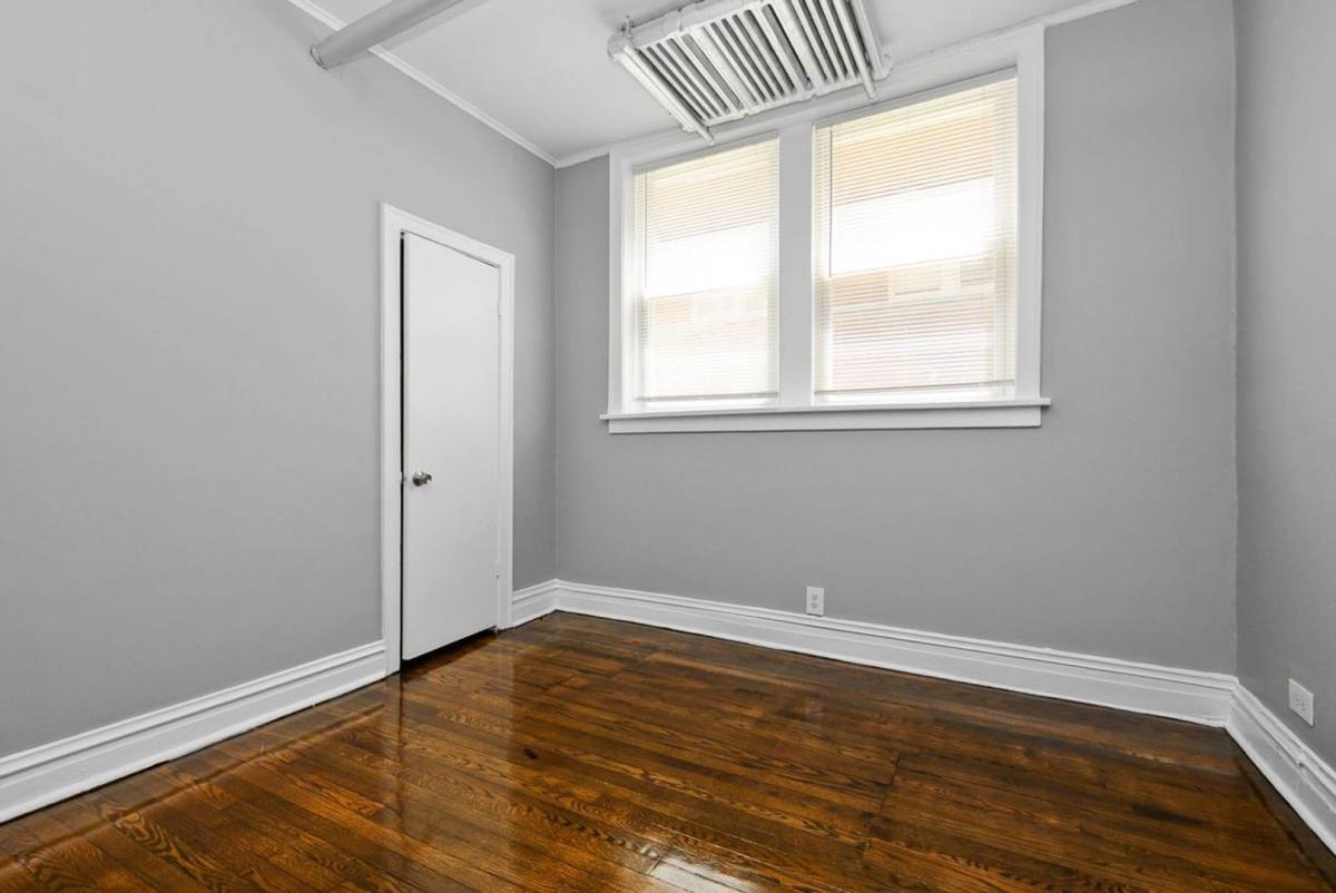Apartment for rent at 6952 S Clyde Ave, Chicago, IL 60649